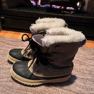 Deal of the century! Sorel winter boots, barely used.